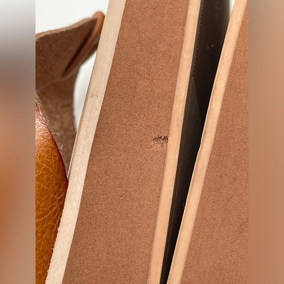 Old Navy Sandals Thong Brown Tan Slip On Faux Leather Footwear Flat Women's 8 - Picture 8 of 8